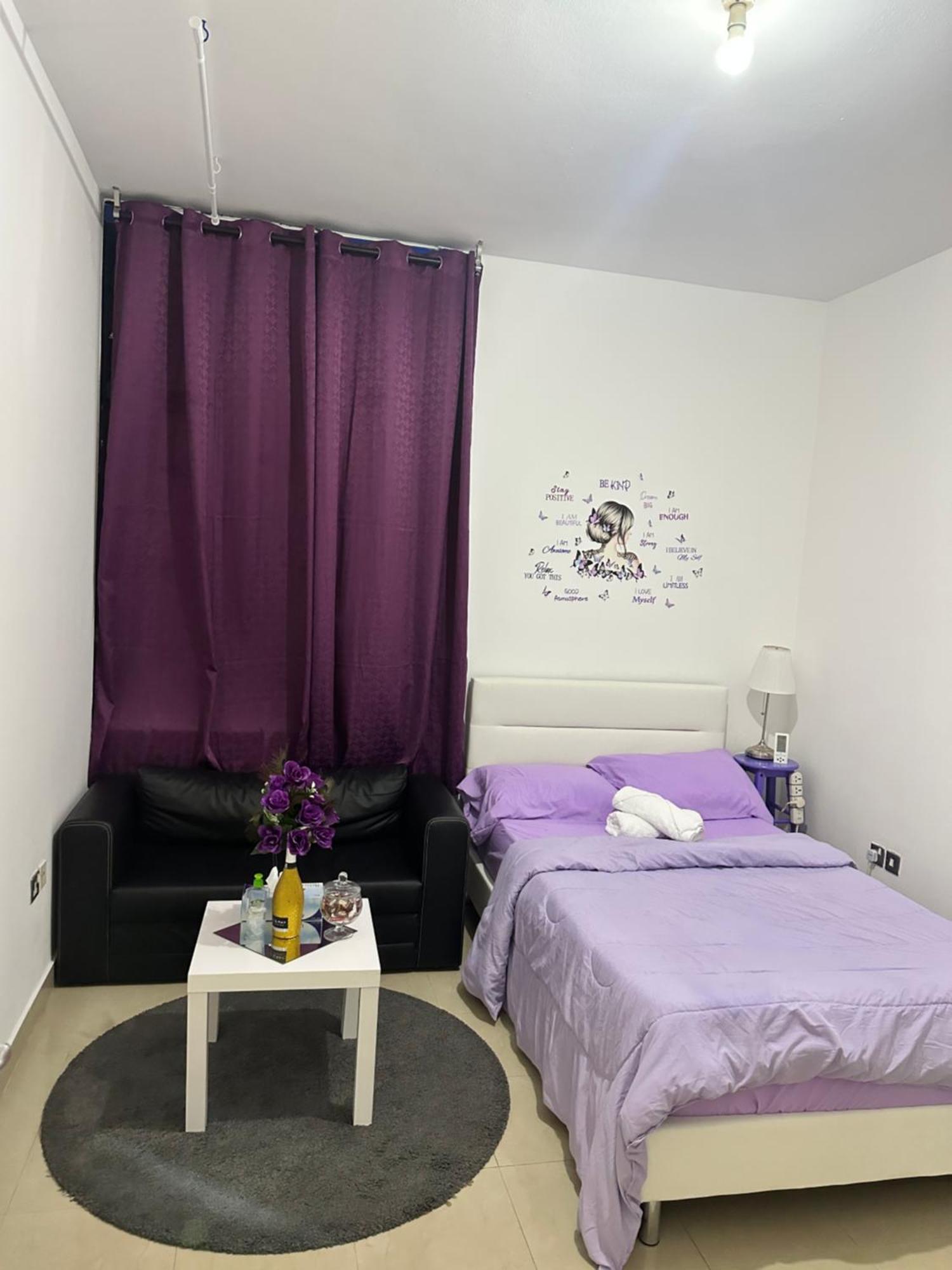 The Purple Place Appartement Abu Dhabi Buitenkant foto