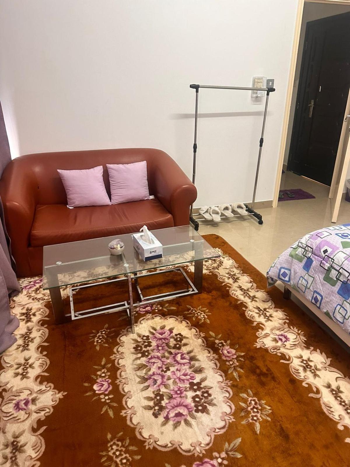 The Purple Place Appartement Abu Dhabi Buitenkant foto
